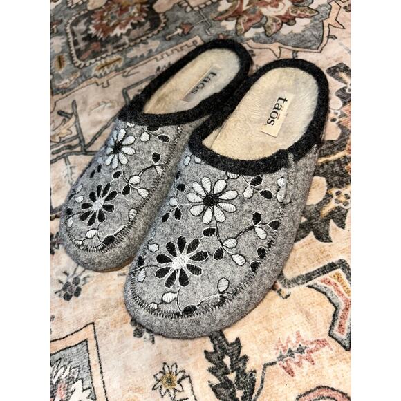 Taos Boiled Wool slip on clogs coquette flower embroidered slippers Size 9-9.5 - Picture 3 of 15